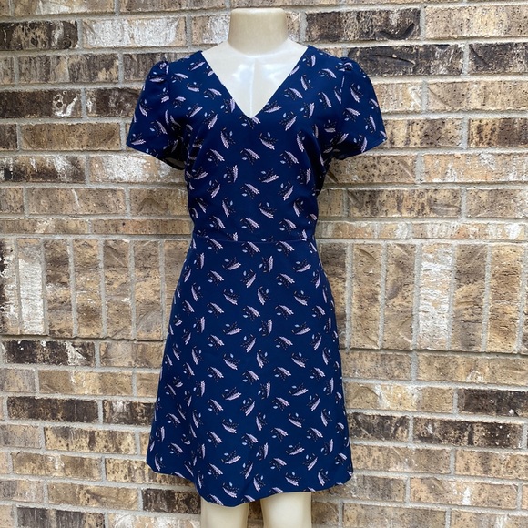 LOFT Dresses & Skirts - LOFT Feather Patterned Dress size M